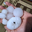 Diyarbakır'da ceviz büyüklüğünde yağan dolu araçlara zarar verdi
