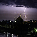 Adana'da şimşekler geceyi aydınlattı