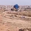 Des soldats israéliens transforment la destruction d’un immeuble à Gaza en révélation de genre grotesque