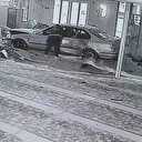 Kontrolden çıkan otomobil camiye girdi