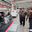 Le leader de la Corée du Nord inspecte des usines de munitions