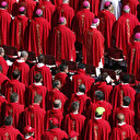 Vatikan'dan ikinci kez siyah duman yükseldi: Papa yine seçilemedi