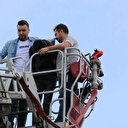 Kütahya’da hırsızlık şüphelisi çatıda yakalandı: Kovalamaca sonrası itfaiye merdiveniyle indirildi