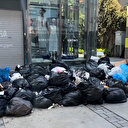 İzmir'de yaklaşık 23 bin işçinin grevi dördüncü gününde: Çöpler şehri adeta işgal etti