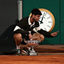 Roland-Garros : Alcaraz renverse Sinner au terme d’un duel d’anthologie