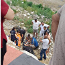Isparta'da kaldırımda yürürken dengesini kaybeden kişi kayalık alana düştü