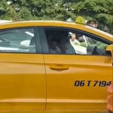 Otomobilinden inip tartıştığı taksi şoförünü yumrukladı