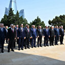 AK Parti heyeti Bakü'de şehitlikleri ziyaret etti