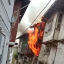 Tokat'ta bir evde başlayıp binayı saran yangın hızlı müdahale ile söndürüldü