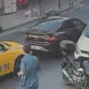 Kağıthane'de fren yerine gaza bastı: 3 araca çarptı, 2 kişi yaralandı