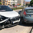 Eskişehir'de 3 araca çarparak durabilen jipin sürücüsü yaralandı