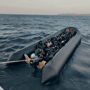 İzmir açıklarında sürüklenen lastik bottaki 3'ü çocuk 34 düzensiz göçmen kurtarıldı