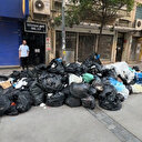 İzmir'de grev nedeniyle çöp dağları oluştu