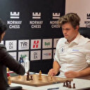 Satrancın kralı Magnus Carlsen Hint rakibine yenilince çileden çıktı
