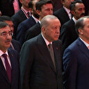 Cumhurbaşkanı Erdoğan gelen telefon üzerine salondan ayrıldı