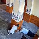 Sultangazi'de bir şahıs camide önce uyudu sonra hırsızlık yaptı