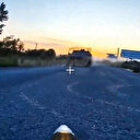 Ukrayna dronunun Rus aracına ikmal yolundaki saldırı anı kamerada