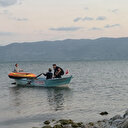 Sahil Güvenlik İznik Gölü'nde botta mahsur kalan turisti kurtardı