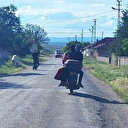 Yozgat'ta 3 kişinin motosikletle tehlikeli yolculuğu kamerada