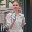 İsveçli genç kadın Filistin gösterilerine kayıtsız kalmadı: Bayrak bulamayınca telefonundan açıp destek oldu