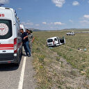 Lastiği patlayan hafif ticari araç takla attı: Yaralılar var