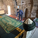 Evliya Dağı'nın zirvesindeki türbenin bakımını 11 yıldır gönüllü yapıyor