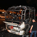 Seyir halinde yanmaya başlayan minibüs dakikalar içinde küle döndü