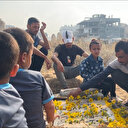 Gazzeliler Kurban Bayramı'nın ilk günü şehit olan yakınlarının mezarlarını ziyaret etti