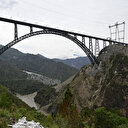 Hindistan dünyanın en yüksek tek kemerli demir yolu köprüsünün açılışını yaptı