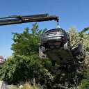 Kontrolden çıkarak ağaçlık alana giren otomobilde 3 kişi yaralandı