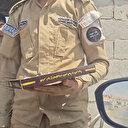 Suriye ordusundan bayram hediyesi: Kontrol noktalarında tatlı ve şeker dağıtıldı