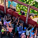 Şanlıurfa'da 27 ton karpuz ücretsiz dağıtıldı