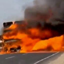 Mardin'de seyir halindeki saman yüklü TIR alev alev yandı