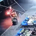 Küçükçekmece'de markete molotoflu saldırı kamerada