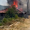 Antalya’da otluk alanda çıkan yangın evlere sıçradı