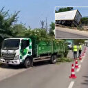 Bariyerlere çarpıp devrilen TIR'ın şoförü yaralandı