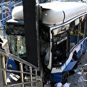 Belediye otobüsü üste geçide saplandı, çok sayıda yaralı var: İşte olay yerinden ilk görüntüler