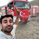 Suriyeli genç Hatay'dan gelen itfaiye ekiplerini bozkurt işaretiyle karşıladı: Kardeşiz kardeş