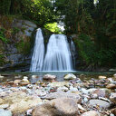 Doğanın saklı cenneti: Trabzon’daki Canikdere Şelalesi görenleri büyülüyor