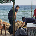 Denize giren 79 yaşındaki yaşlı adamın cansız bedeni kayalıklara savruldu
