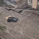 Ankara'da sağanak yağış sele neden oldu: Araçlar yolda sürüklendi