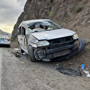 Hakkari'de hafif ticari araç devrildi: Beş kişi yaralandı