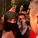 Saraçhane önündeki eylemciler CHP İstanbul İl Başkanı Özgür Çelik'i yine fırçaladı: Biz biber gazı yiyoruz yanımızda olmuyorsunuz