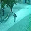 Bir elinde baston diğer elinde silahla köylülere kabusu yaşattı