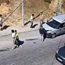 Arnavutköy'de iki kişi arasında çıkan garip kavga cep telefonu kamerasına yansıdı