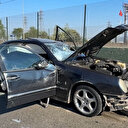 Bursa'da bariyere saplanan araçtaki 2 kişi ağır yaralandı