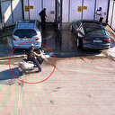 Benzinlikte aniden gaza basan motosikletli yıkama bölümündeki otomobile çarptı