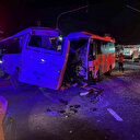 Antalya'da 3 midibüs birbirine girdi ortalık savaş alanına döndü: 6 yaralı