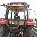 Masa başı işi bırakıp köyüne döndü: Şimdi ekmeğini topraktan kazanıyor