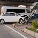 Manavgat’ta iki otomobil kavşakta çarpıştı: 1 yaralı